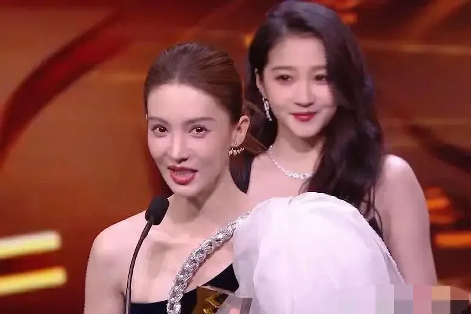 关晓彤和金晨这两张脸,好明显的对比