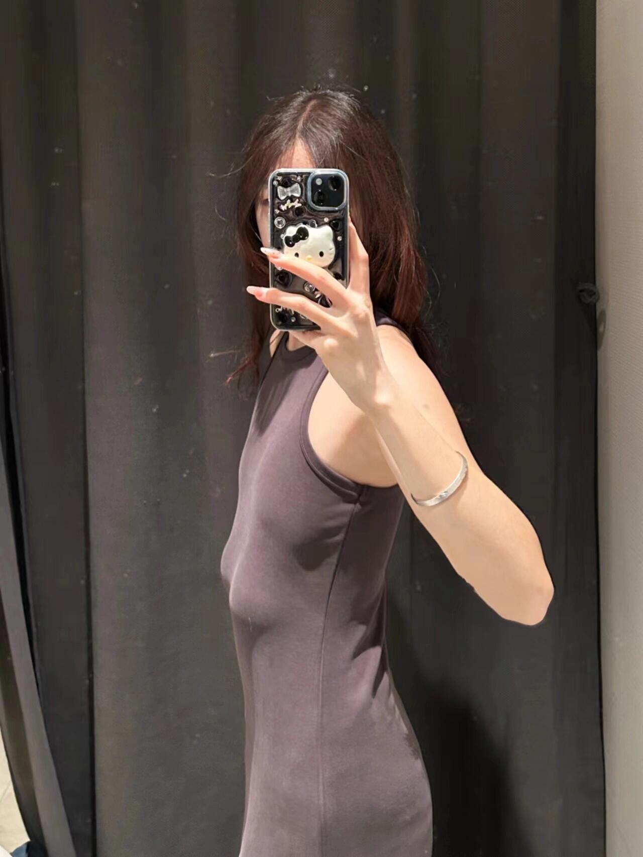 不敢再穿无肩带内衣了