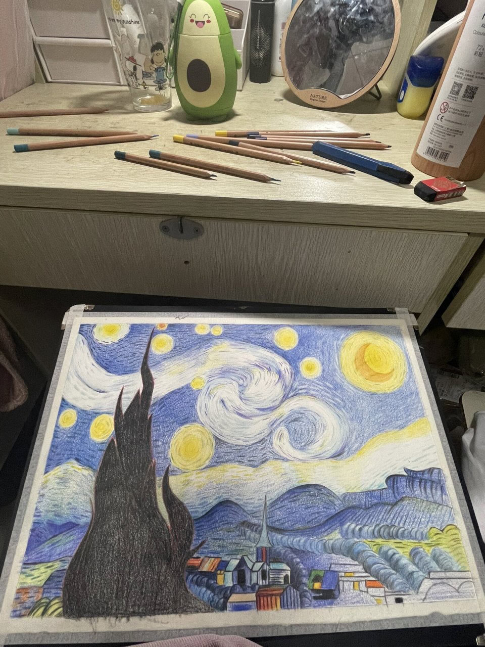 梵高的星空彩铅临摹 梵高的星空真的很美 但也挺难画的