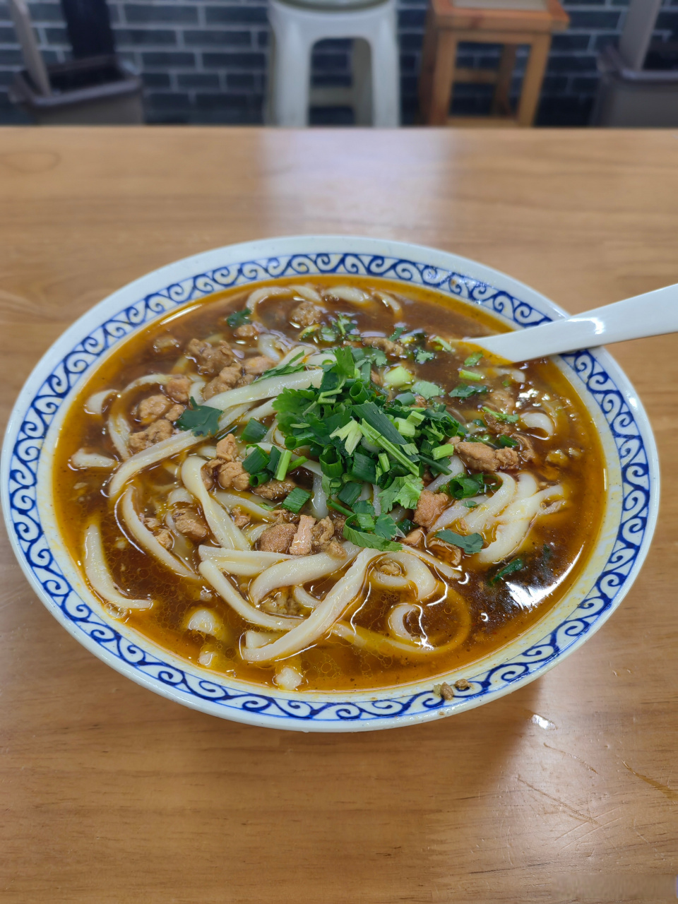 一个人的晚餐猪肉刀削面!