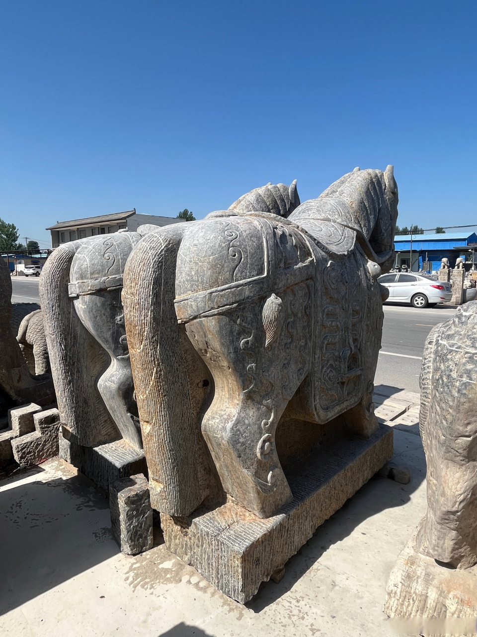 骏马奔腾石雕马园林动物石马雕塑石制品马到成功公园景区广场装饰