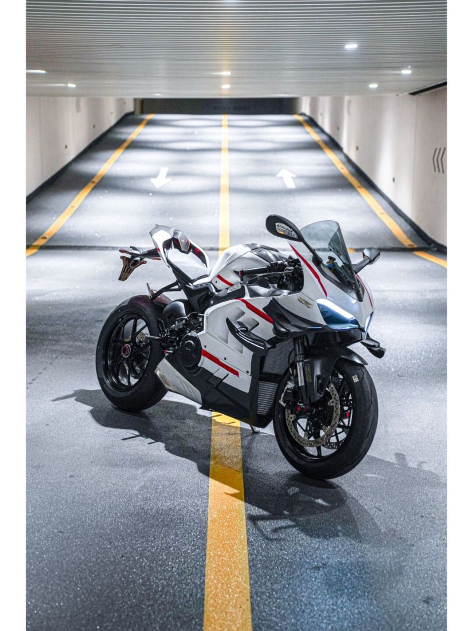 杜卡迪v4(2023款)完美移植超轻套装      两个月前接到客户定制白色超