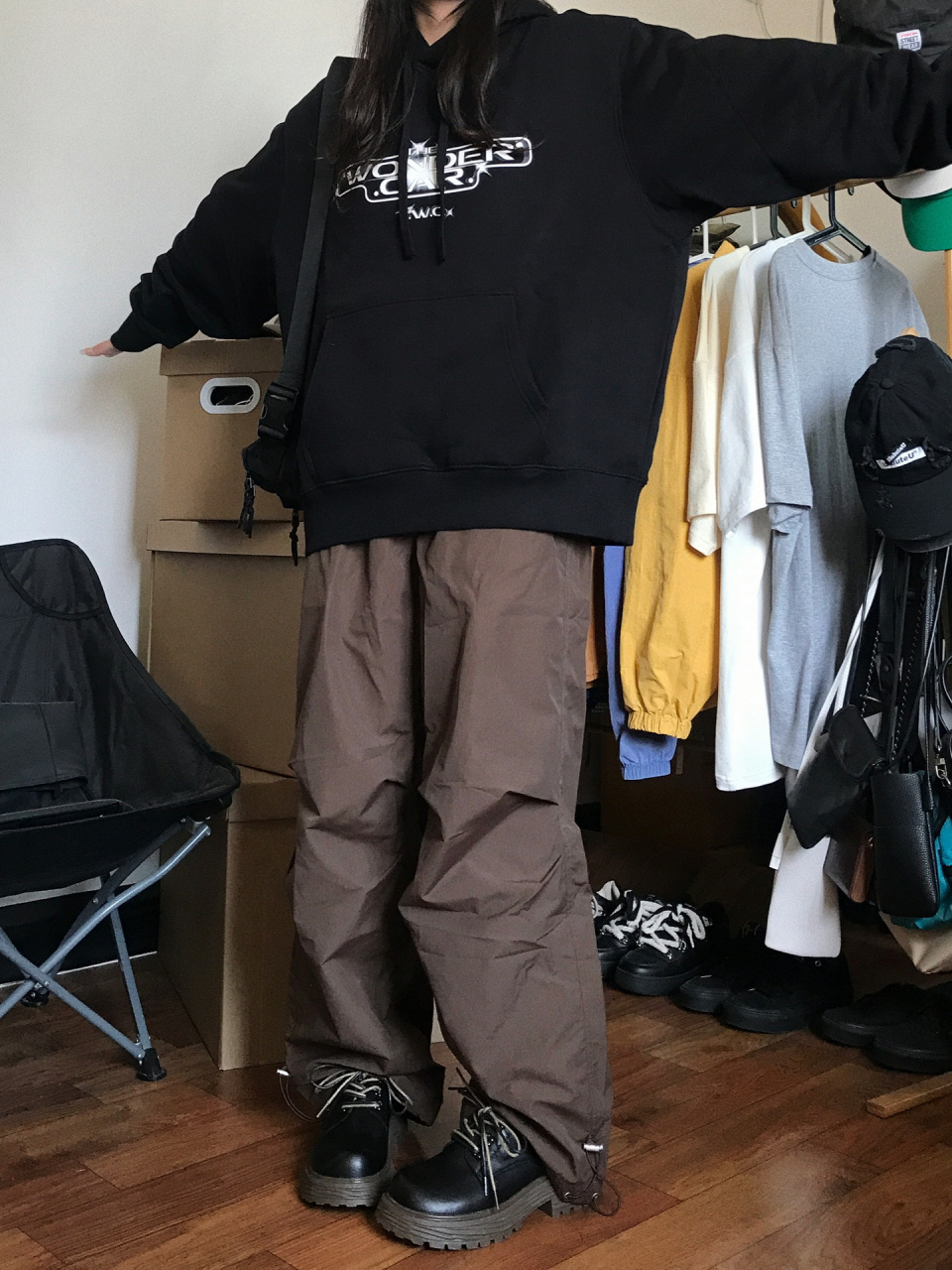 黑色卫衣配复古工装裤狠狠爱住!好休闲慵懒 基础款卫衣好耐看百搭!