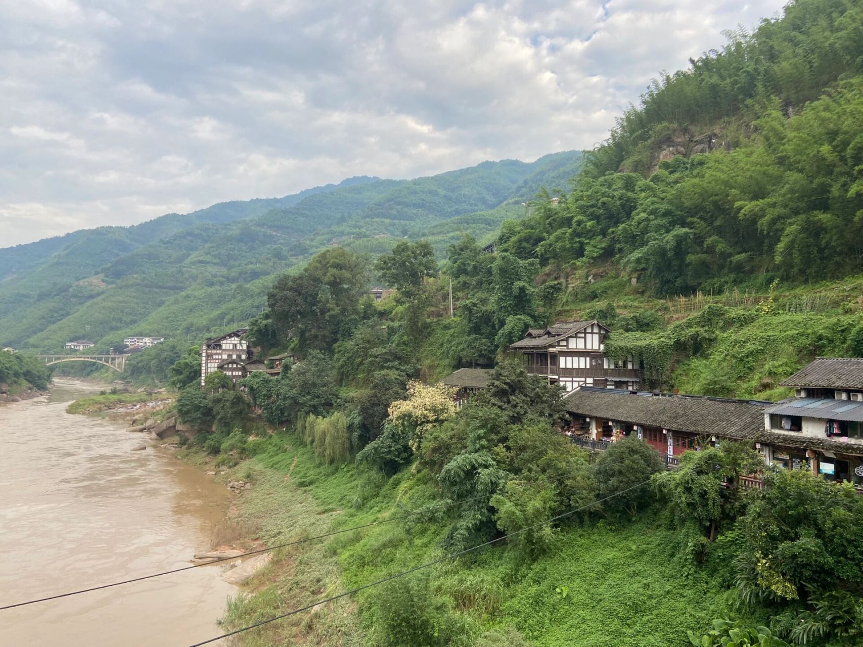 大瀑布-燕子岩-丙安镇  最近贵州旅游门票半价,大瀑布,燕子岩,佛光岩