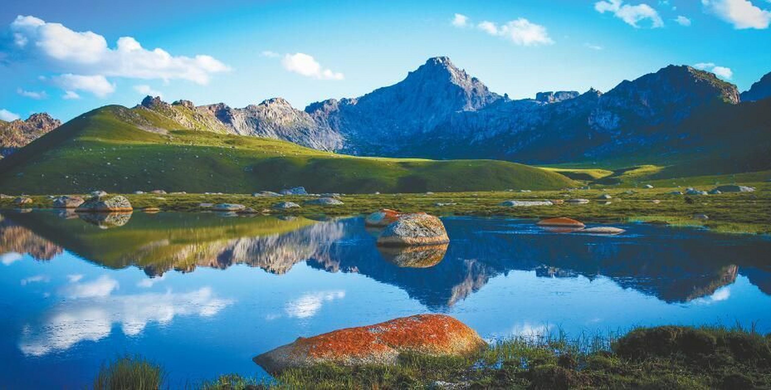 果洛藏族自治州是中国青海省的一个自治州,位于青藏高原东南部.