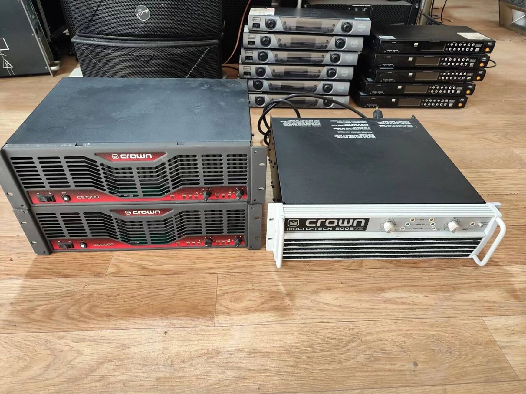 皇冠ce200077ce1000功放机,公司会议室拆下,金封管大功率舞台后级