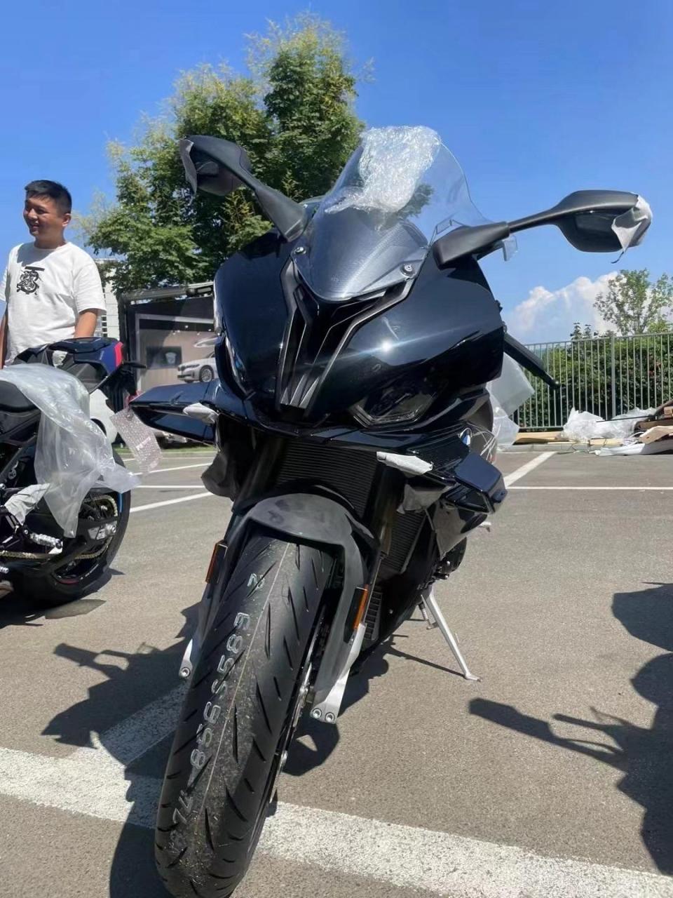 2023款全新bmw s1000rr风暴黑,竞速红m运动,折扣超级给力,问价必成交