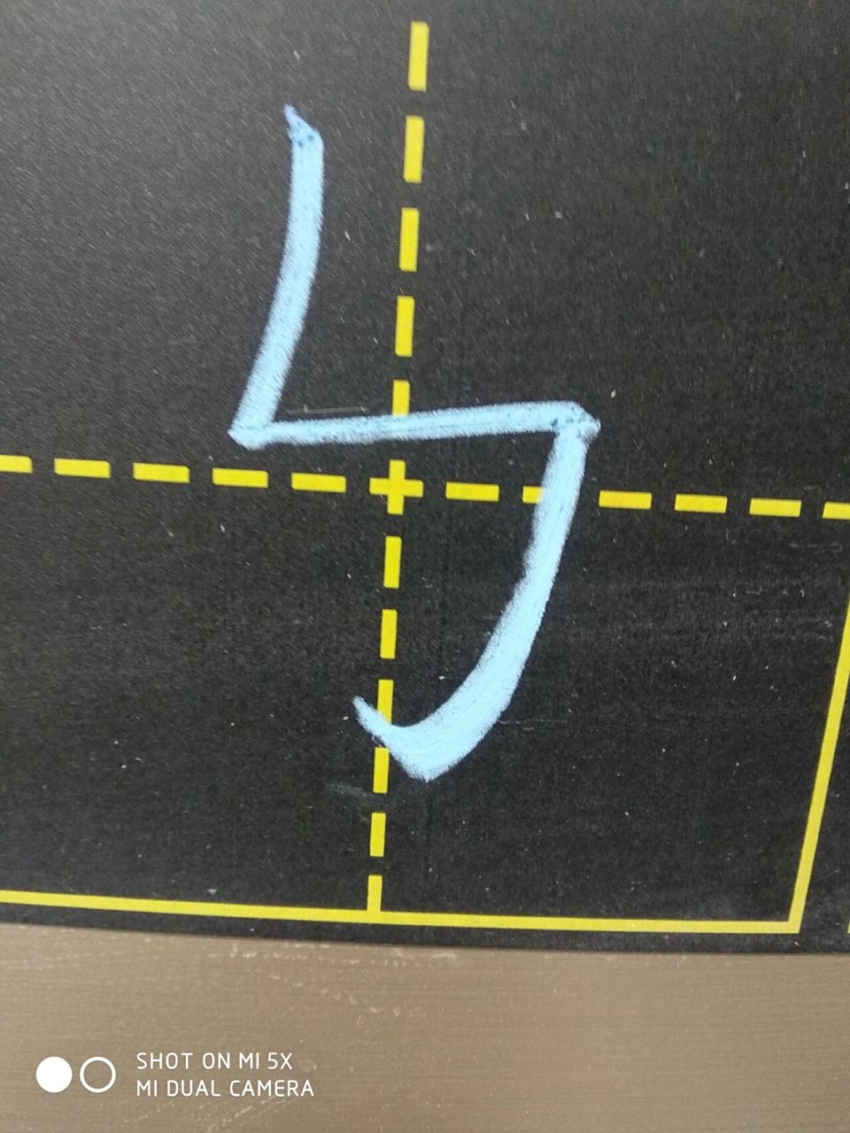 粉笔字学习day8:竖折折钩 竖钩,横折,横折钩写好了,这竖折折钩这个