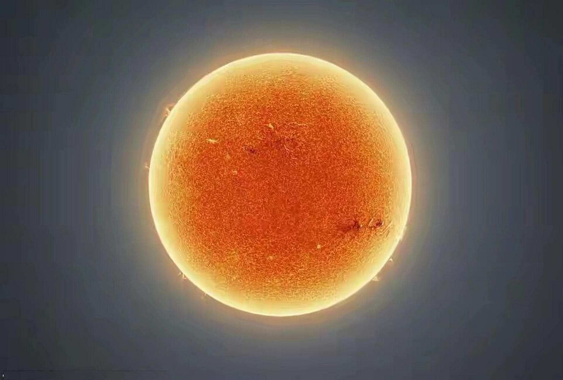 的照片 摄影师安德鲁·麦卡锡(andrew mccarthy)将15万张太阳照片分层