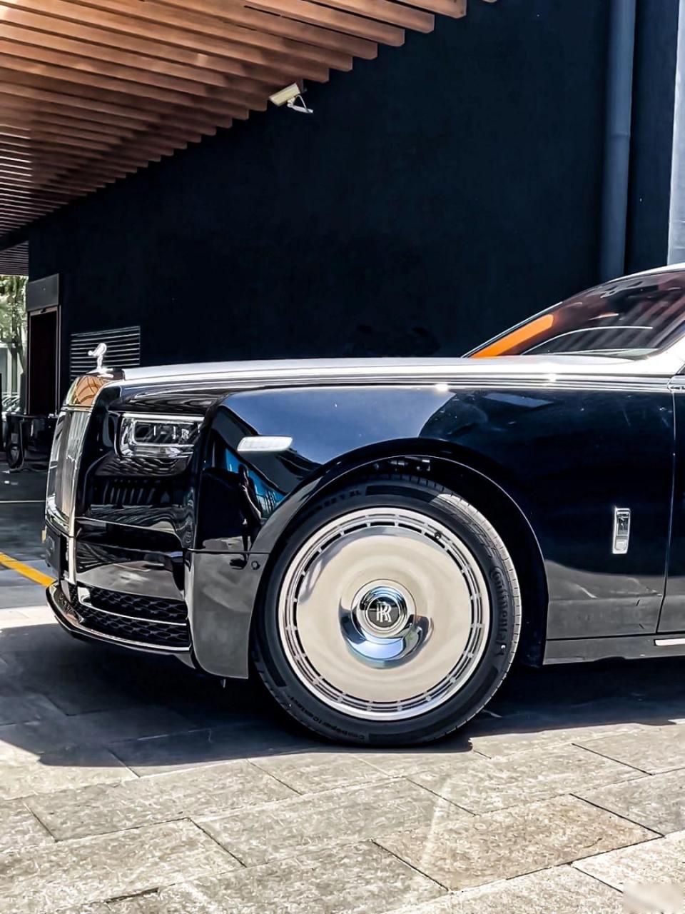 第八代rolls royce 劳斯莱斯幻影 长轴距ii 先用八个字总结:气场强大