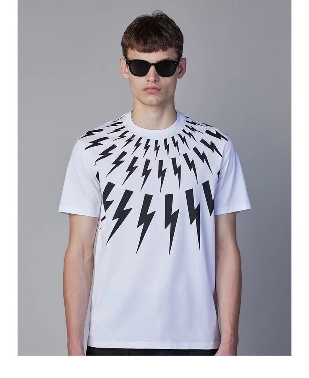 闪电t恤太93了 必须要介绍一下这款经典闪电t恤了 neilbarrett 独有
