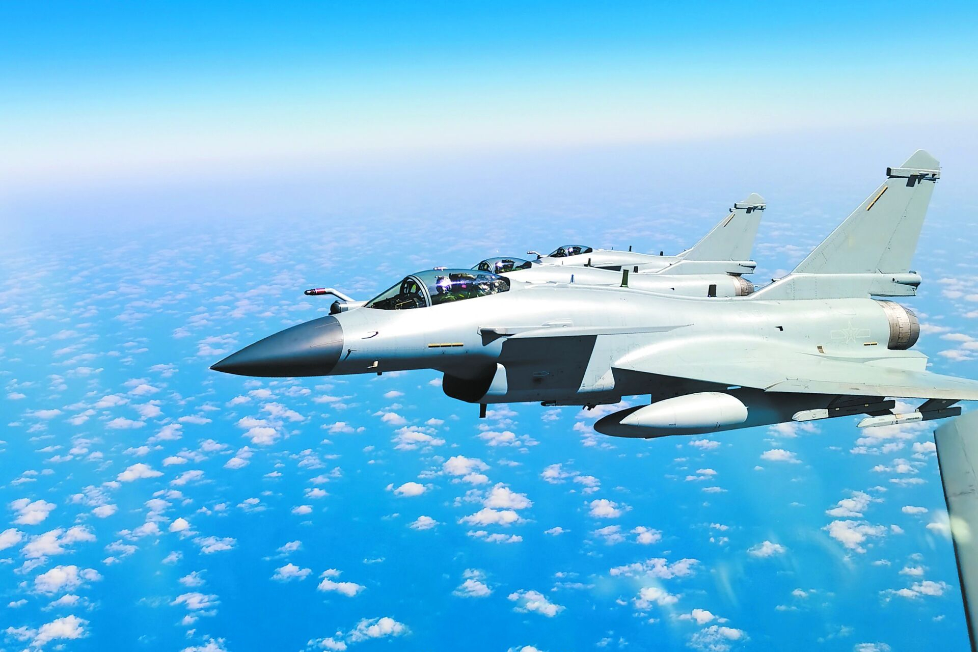 歼-10战机高清大图,壁纸收藏起来!