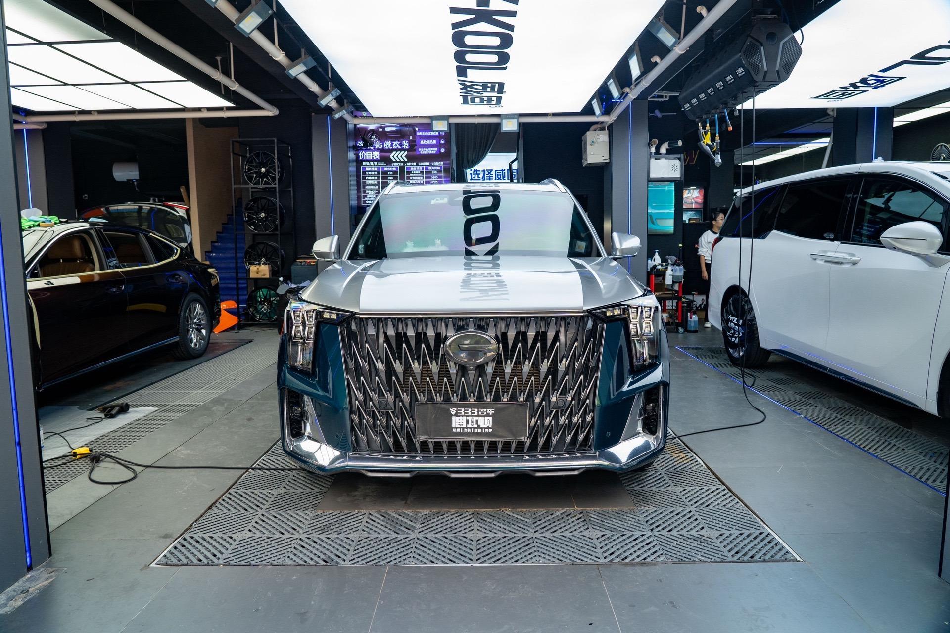 传祺gs8双拼色车衣拼改色.这样的颜色即有特色又可以保护车漆!