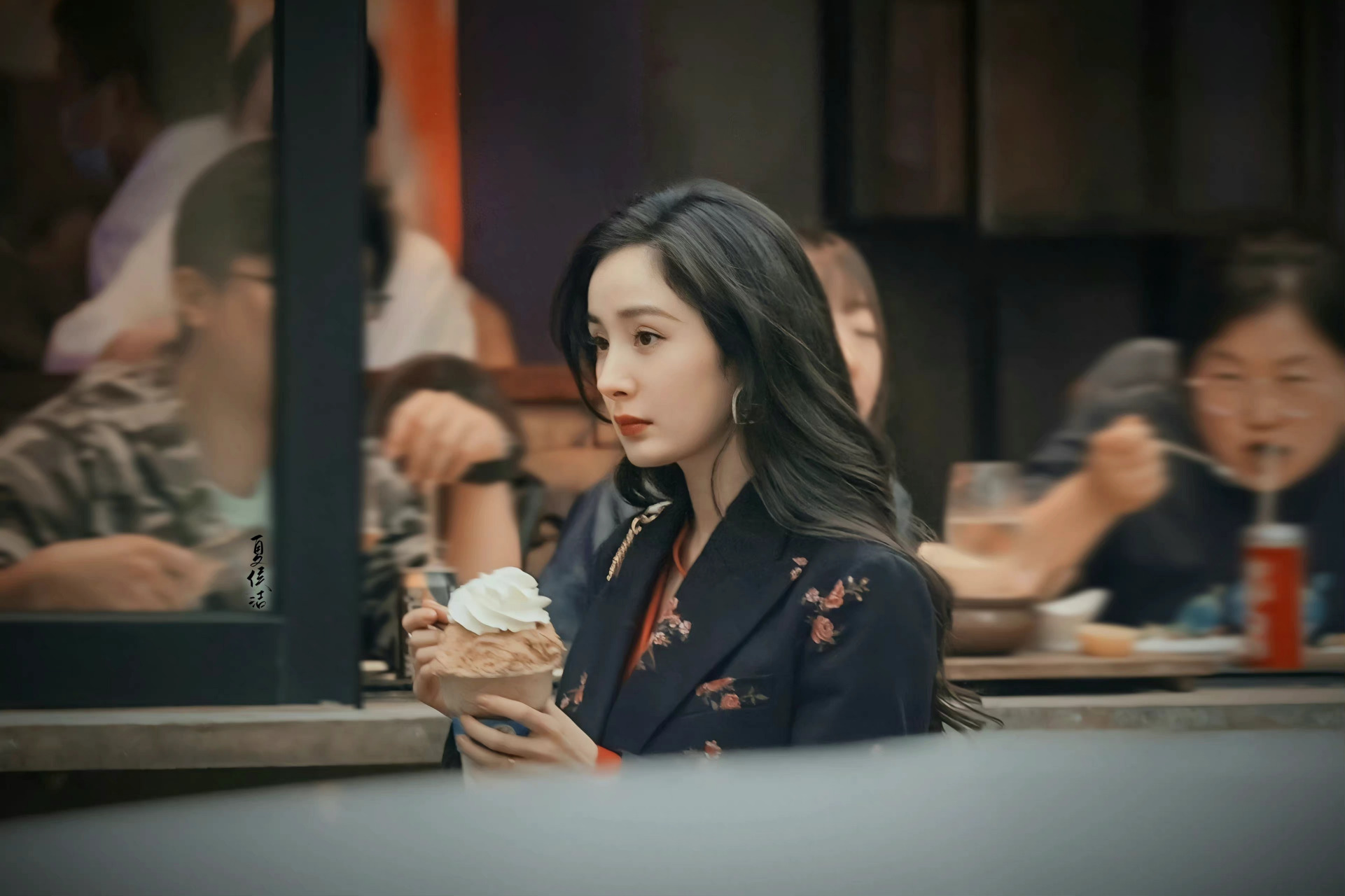 杨幂秦施三宫格花絮# 我们和秦施终会在最好的日子相聚!