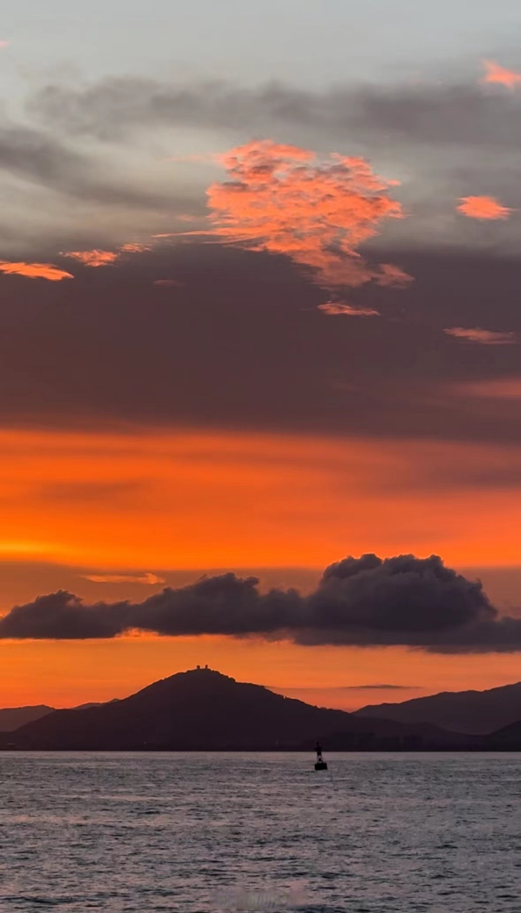 小芒在线聊# 马上就周末了?要不要去海边看一次落日?