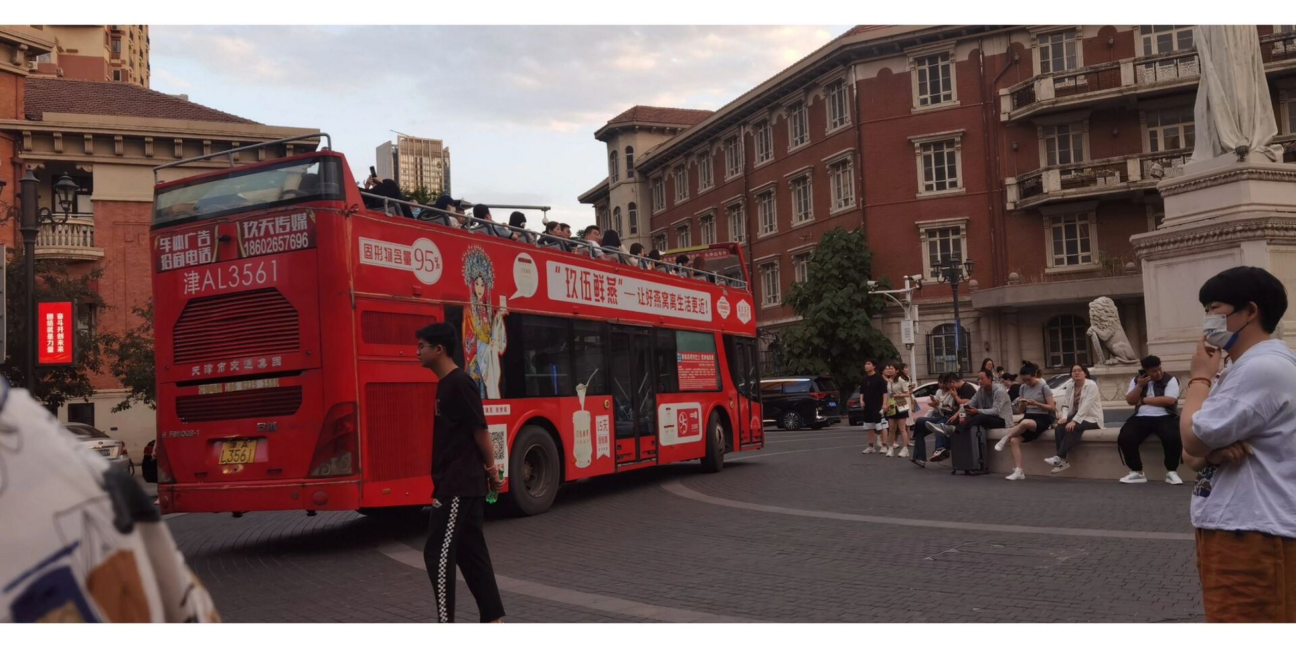 天津旅游攻略—双层敞篷观光巴士 93乘坐地点:意式风情区但丁广场