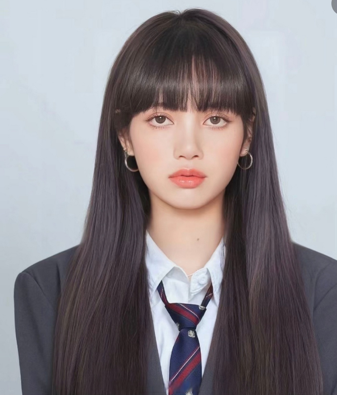 早期lisa的脸也太适合拿来当证件照模版了吧.