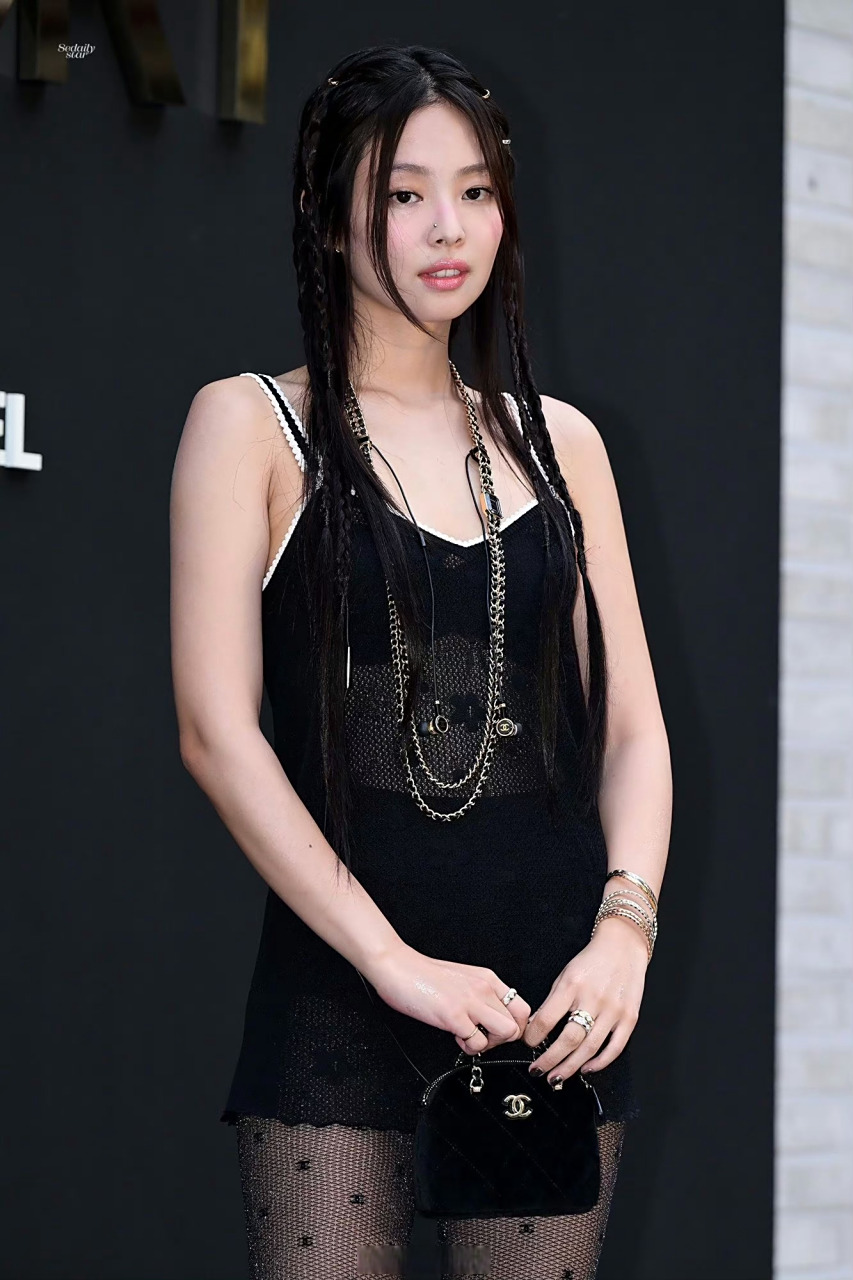 我按照她的这个身材,稍微给她压实了一点点,立刻就不一样了,紧致