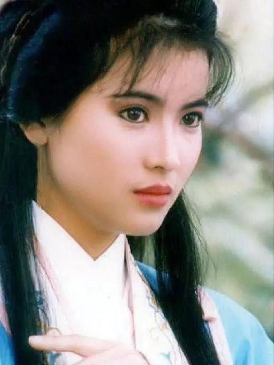 蓝洁瑛出生于中国香港,中国香港影视女演员她年轻时的容貌真的很出众