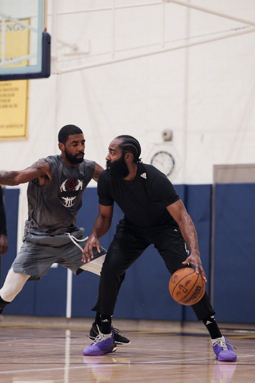 欧文寸头造型#哈登杜兰特欧文一起训练#  爷的青春回来力!