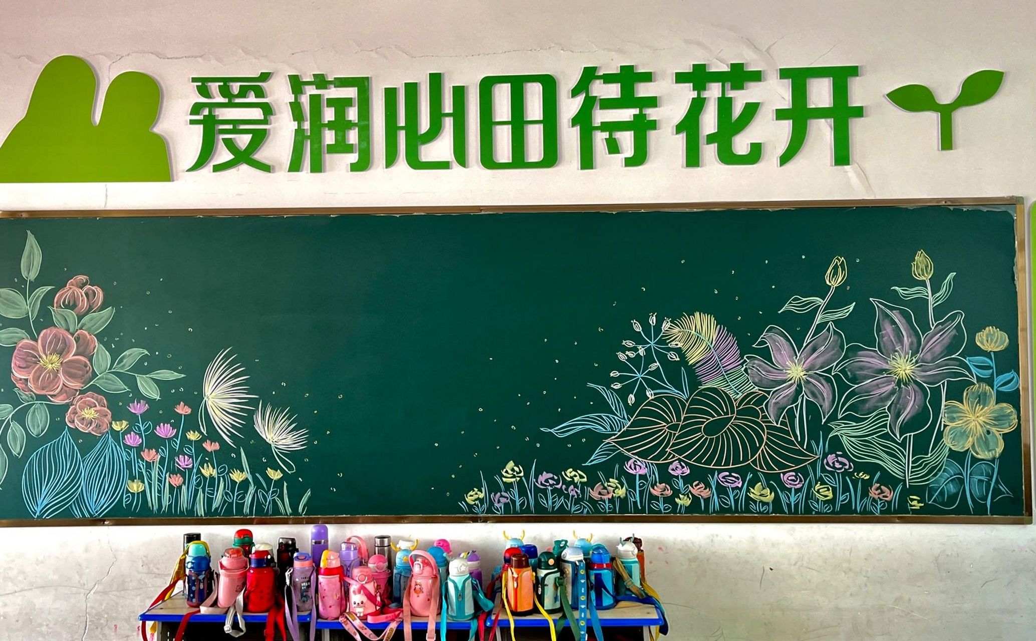 春天的黑板报  春天来啦,黑板报也要充满春天的气息～临摹 的,太好看