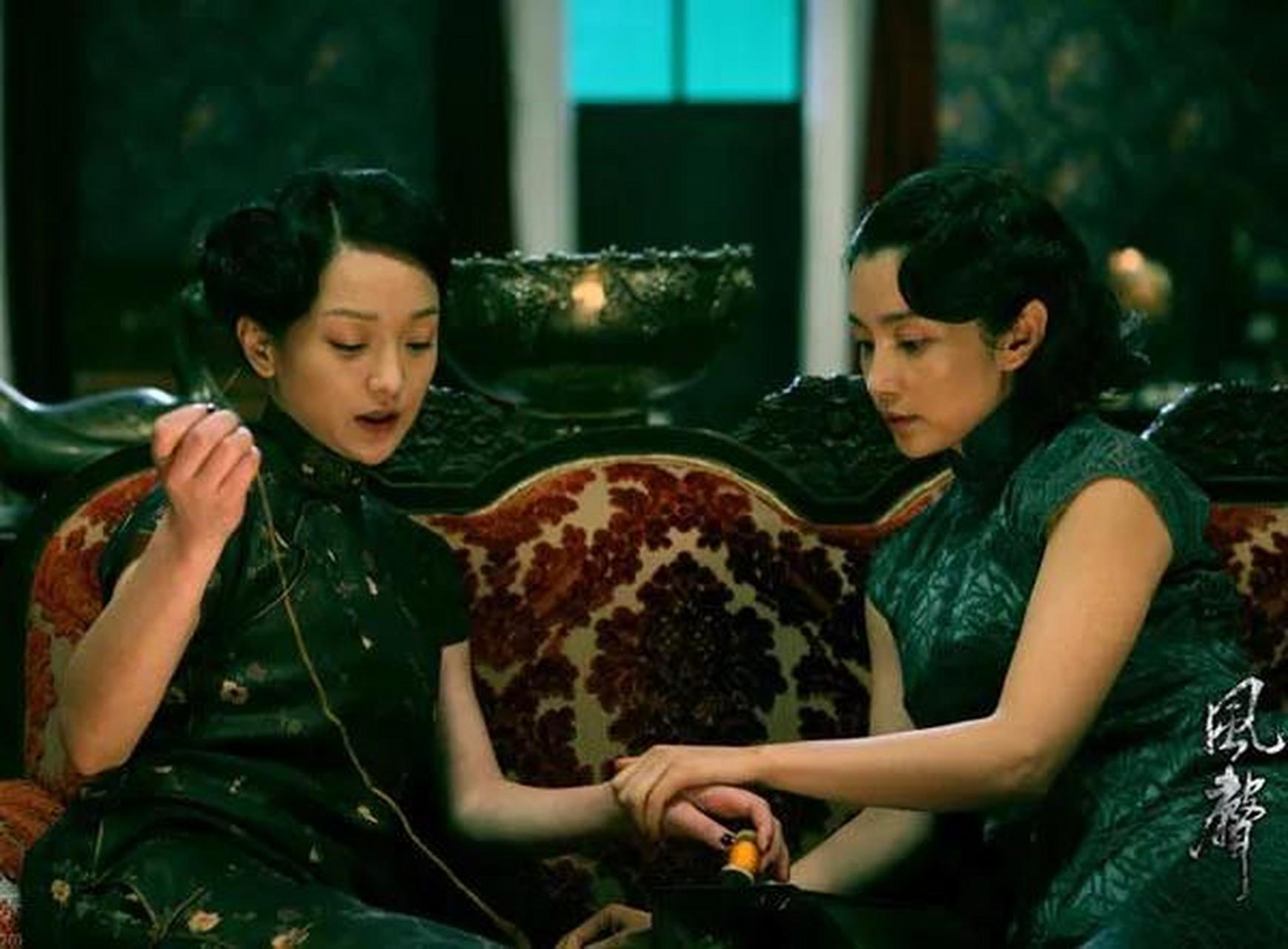 2009年,在拍摄《风声》的时候,王志文不小心将周迅的脸弄伤,中途他拿