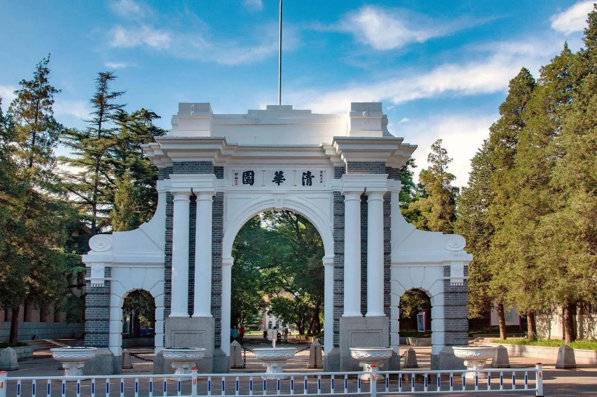 才华横溢的学子清华大学校园大学壁纸清华校园壁纸清华大学 清华校园