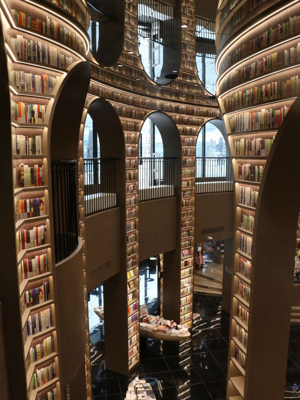 都江堰最美的书店——钟书阁 钟书阁——融创茂店(2楼),这个9499