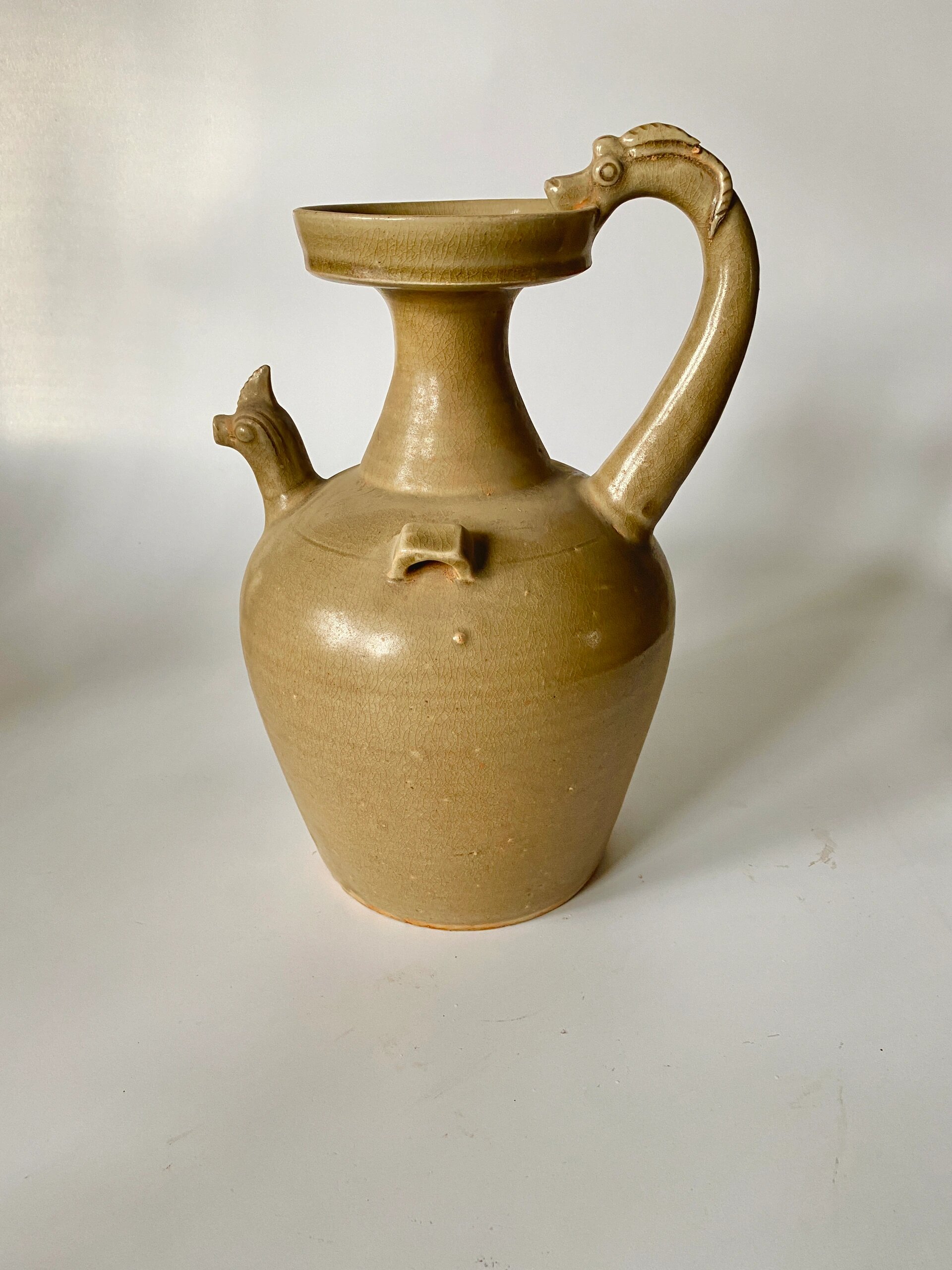 越窑盘口桥系鸡首壶