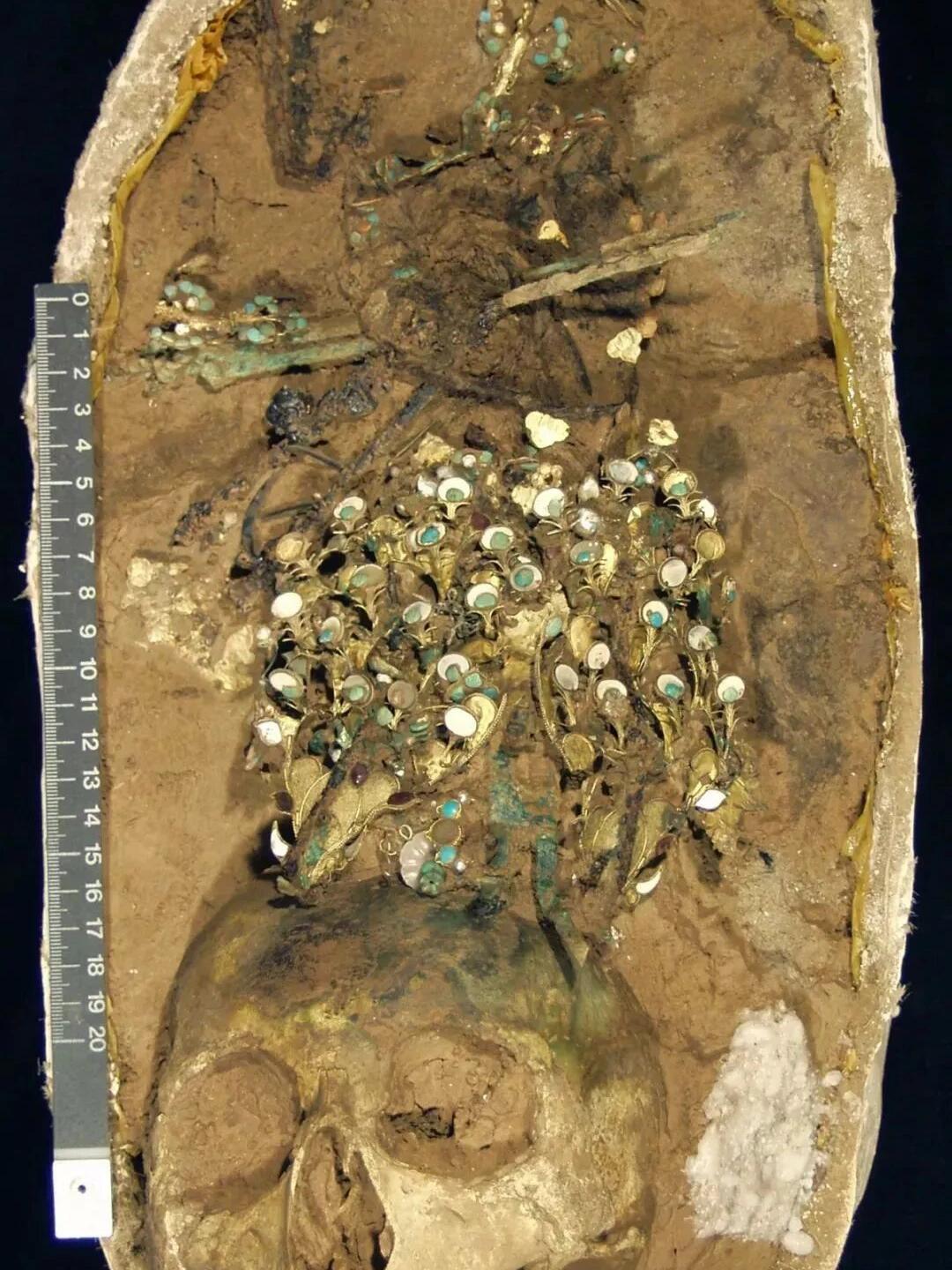 西安考古发现——李倕墓饰品复原观赏