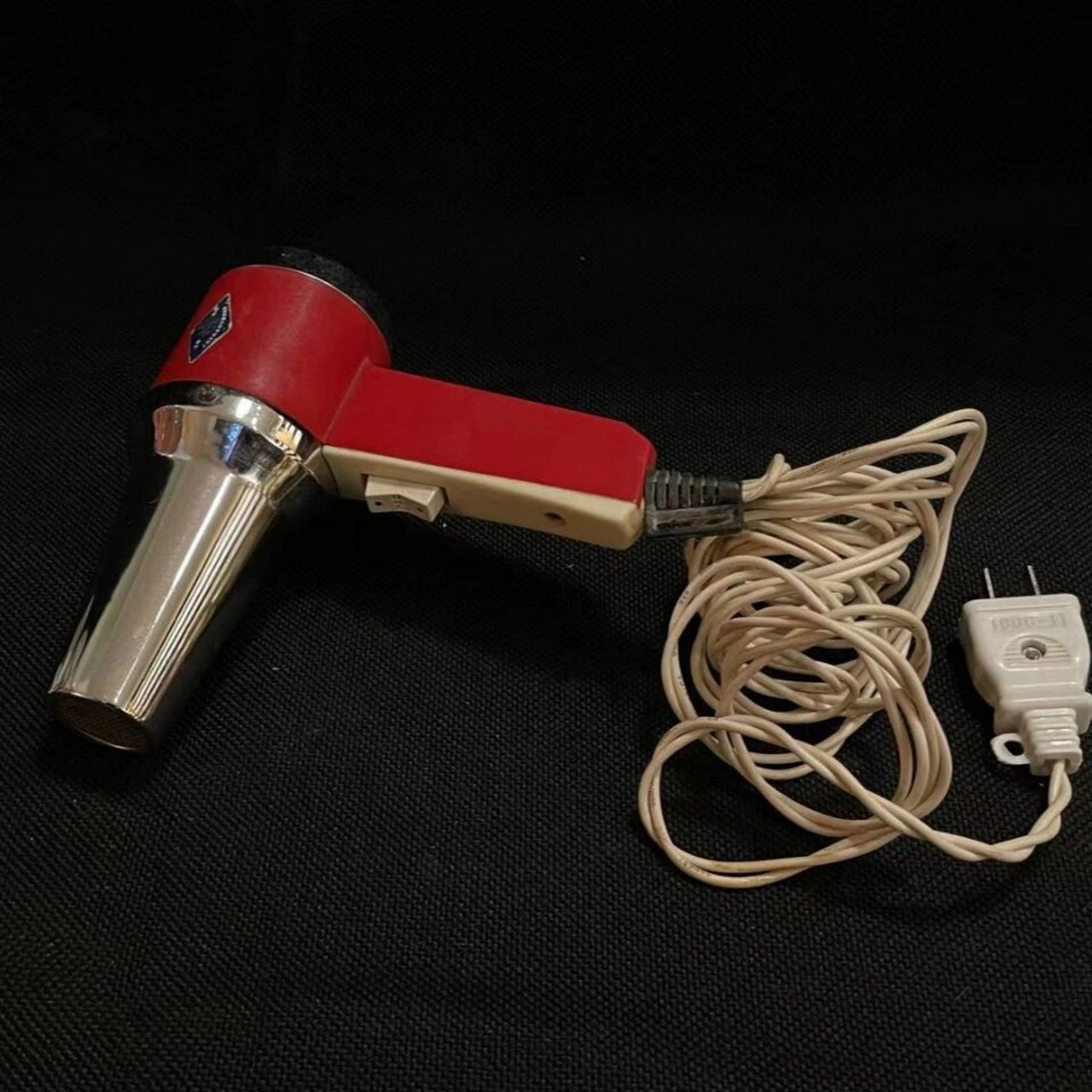 80年代吹风机,复古又港风! 80年代麒麟牌吹风机,上世纪的风吹过发梢