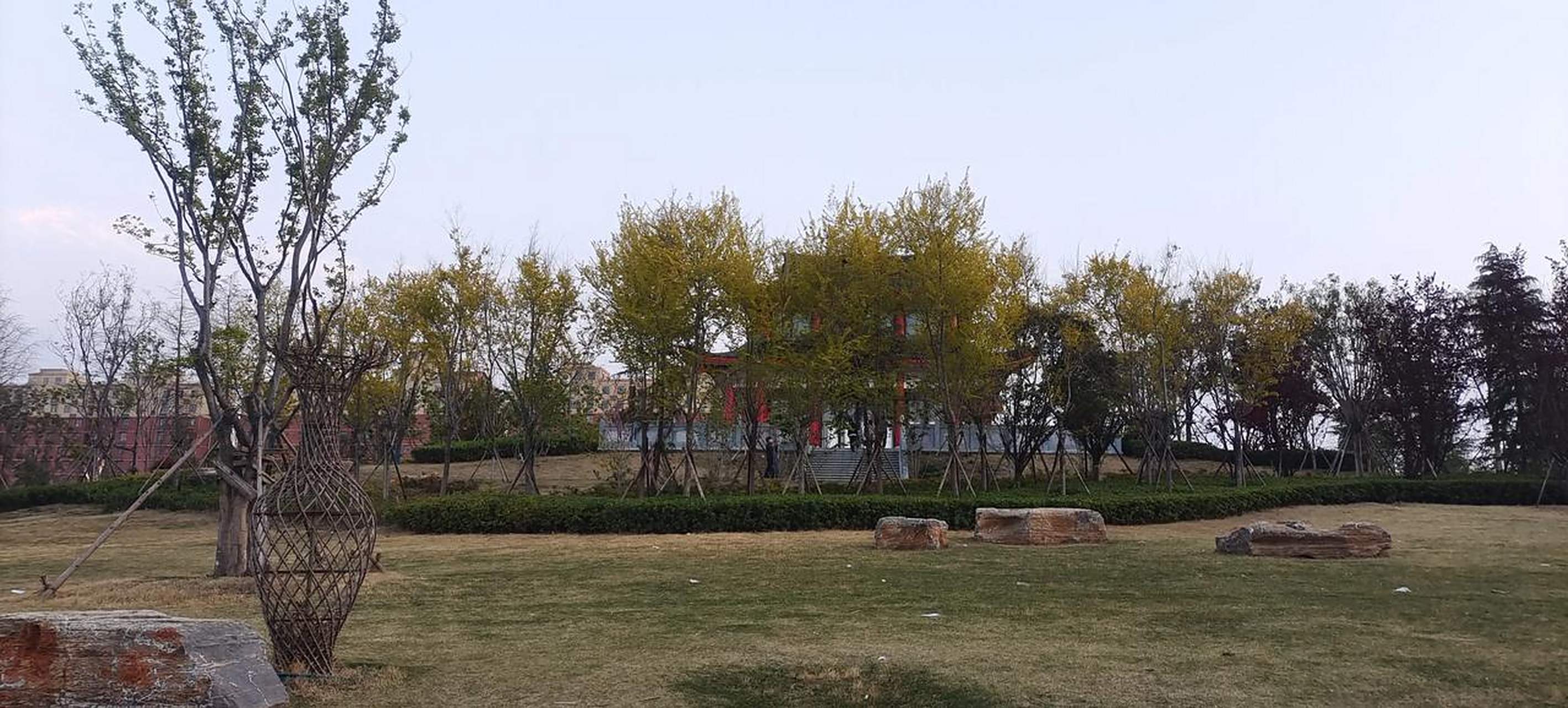 【巧妙的规划设计】 宁陵县北城区的人民公园,是一座设计的很成功的