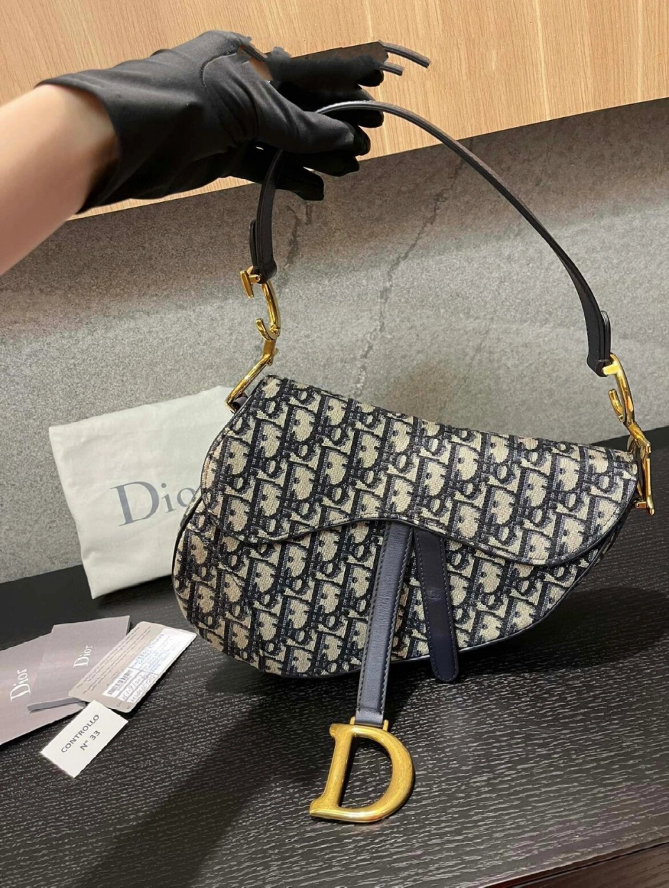 今日收包|迪奥老花马鞍包9011000 今天一位瑜伽老师来店里找我,她