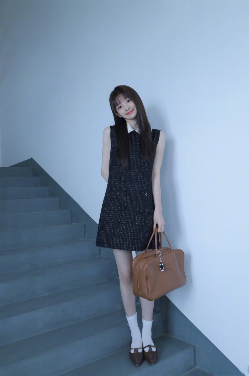 田曦薇的袜子不一样长