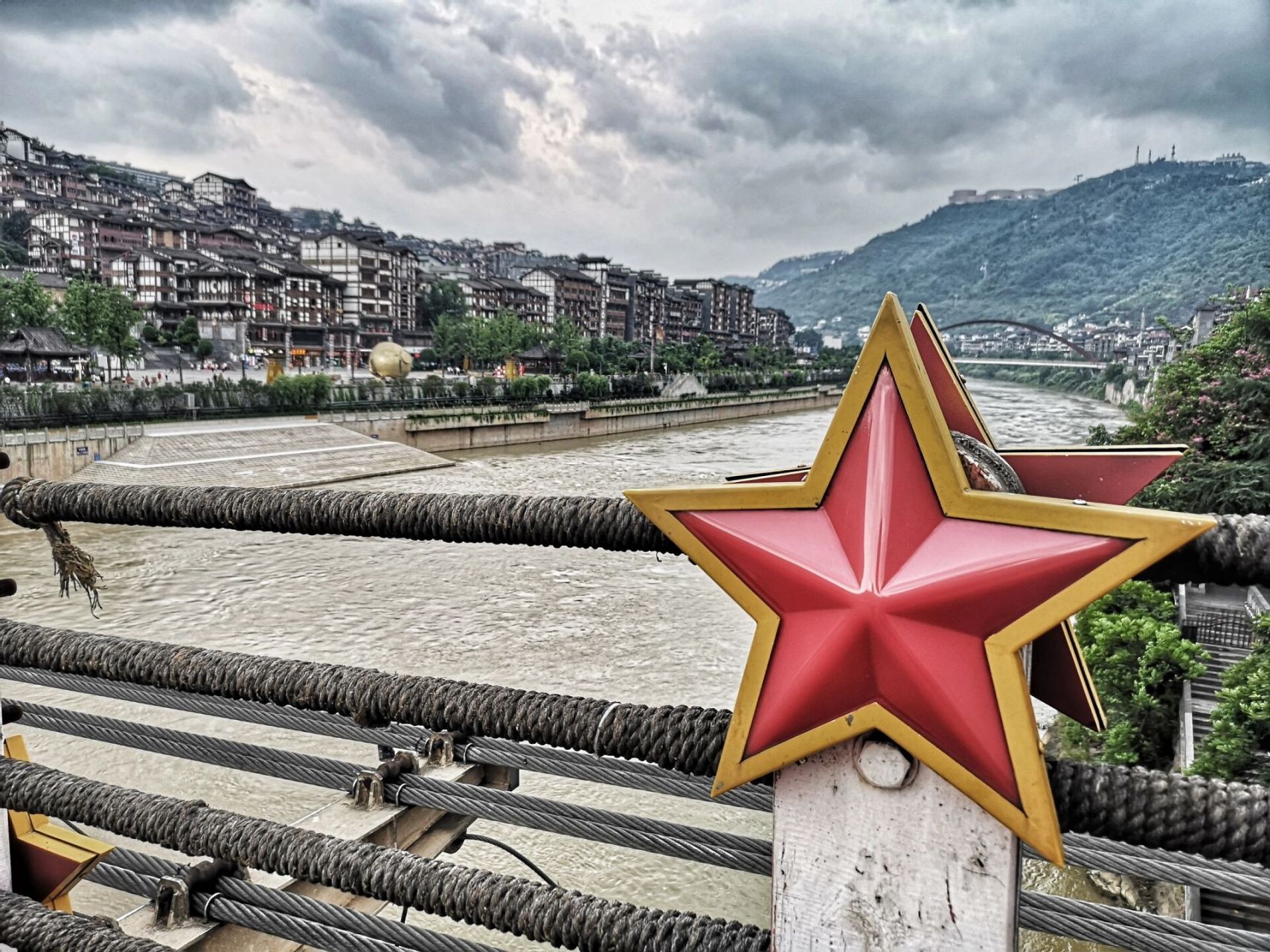 遵义丨茅台镇 茅台镇位于贵州仁怀,地处赤水河畔,是川黔水陆交通的