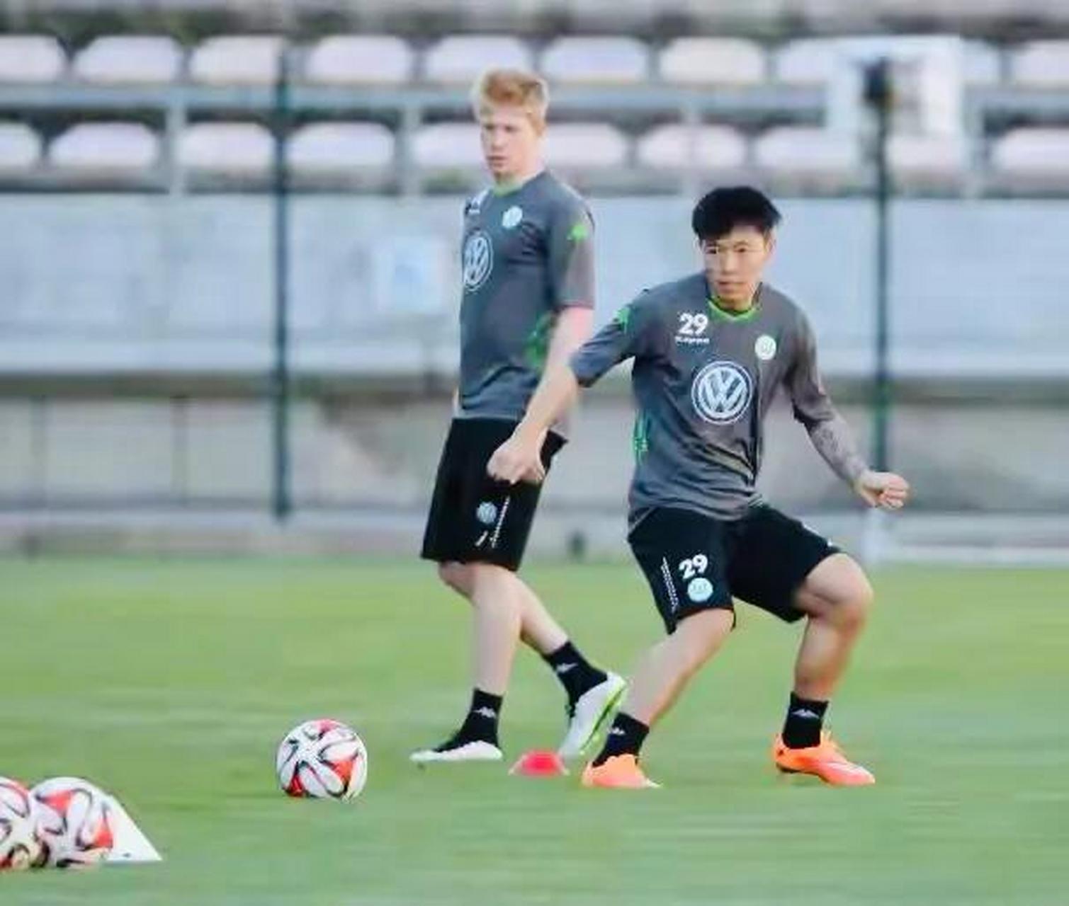 前国脚邵佳一说 "中国德布劳内"张稀哲比德布劳内本尊速度更快,大家