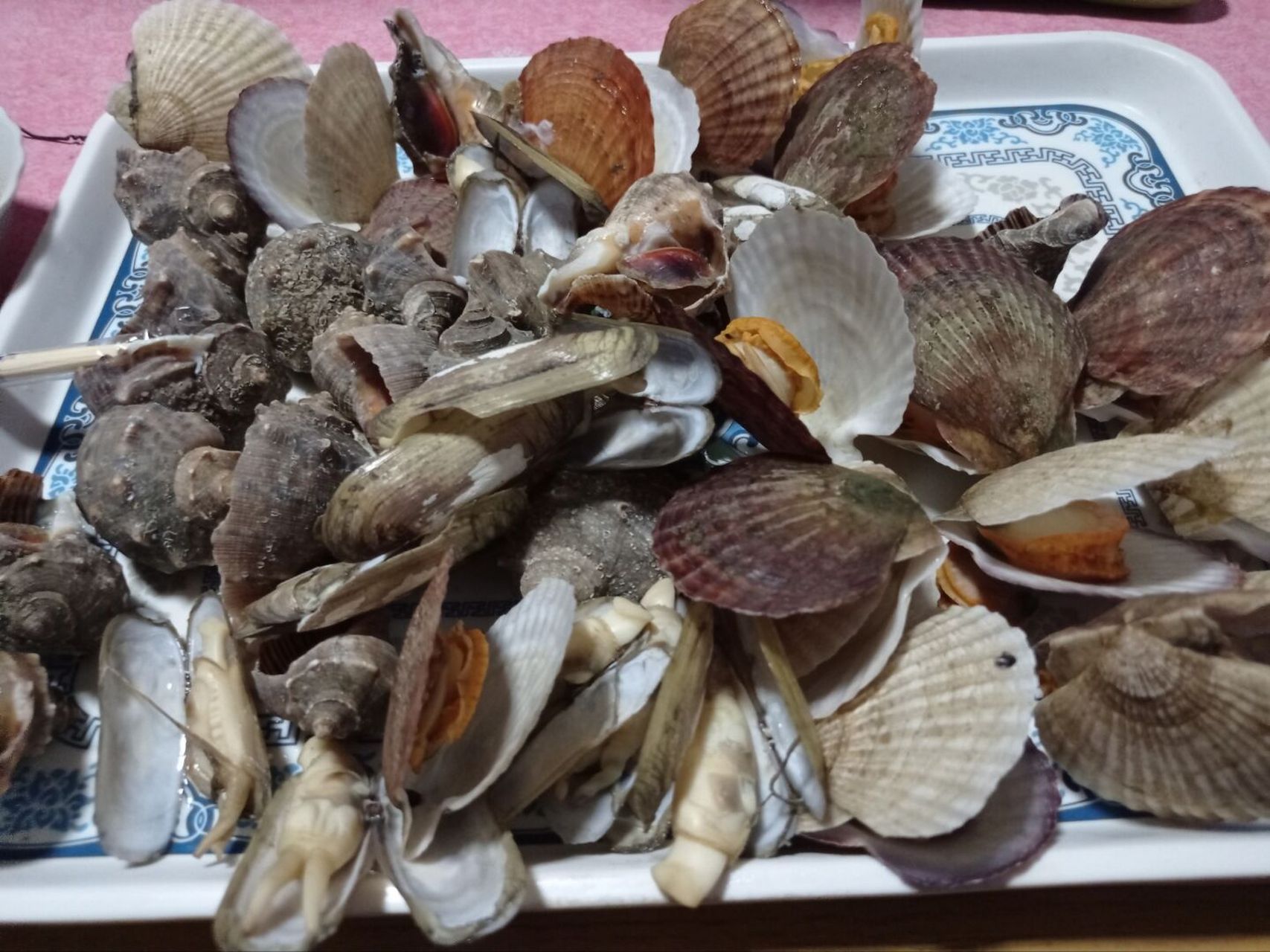 海鲜的正确吃法就是清蒸 旅行到北戴河,在海鲜市场买了几种海鲜,蛏子