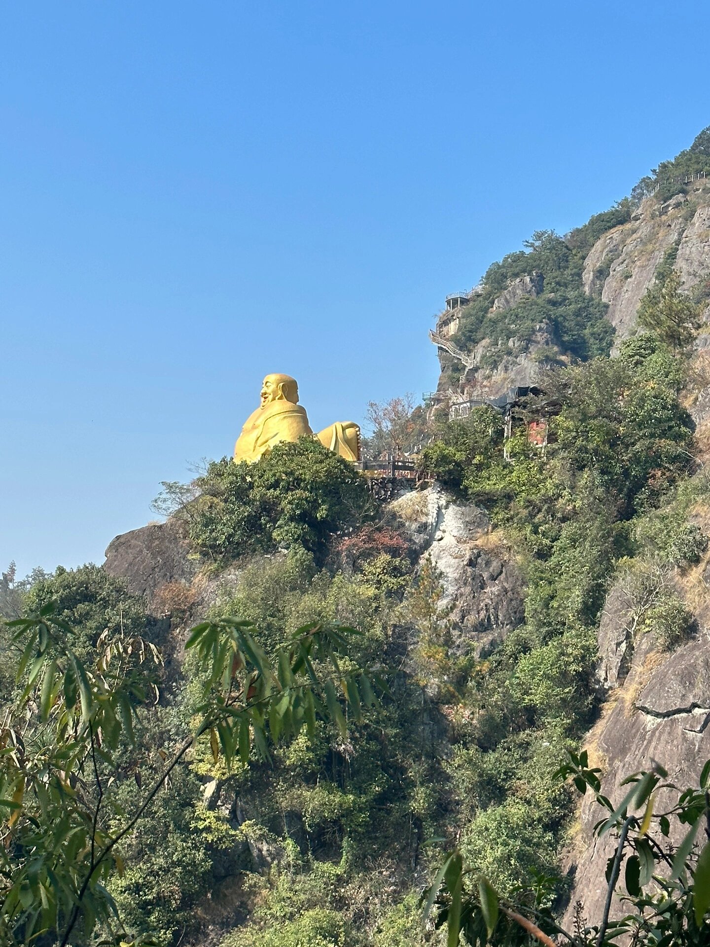 大慈岩溜滑梯去 今天和大宝去了建德大慈岩,景区走进去5分钟左右坐