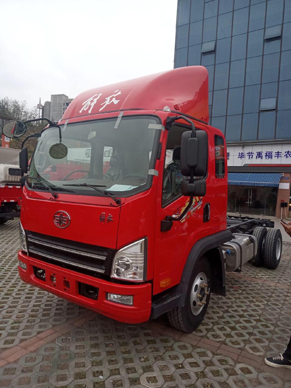 新到一台解放虎vh170马力,法士特8档带同步器,8吨后桥.包拉13吨.