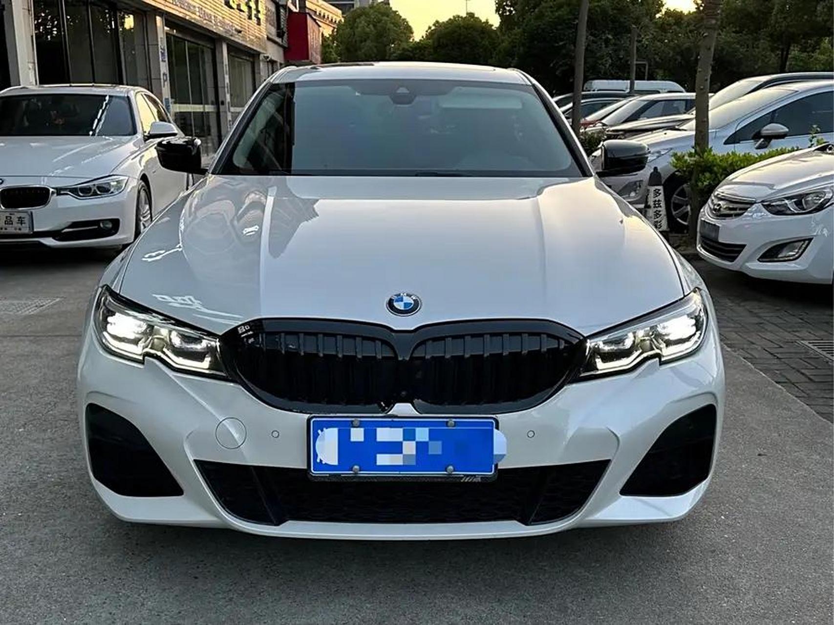 2021年3系宝马325li m运动曜夜套装,360透明底牌,多色氛围灯,哈曼卡顿