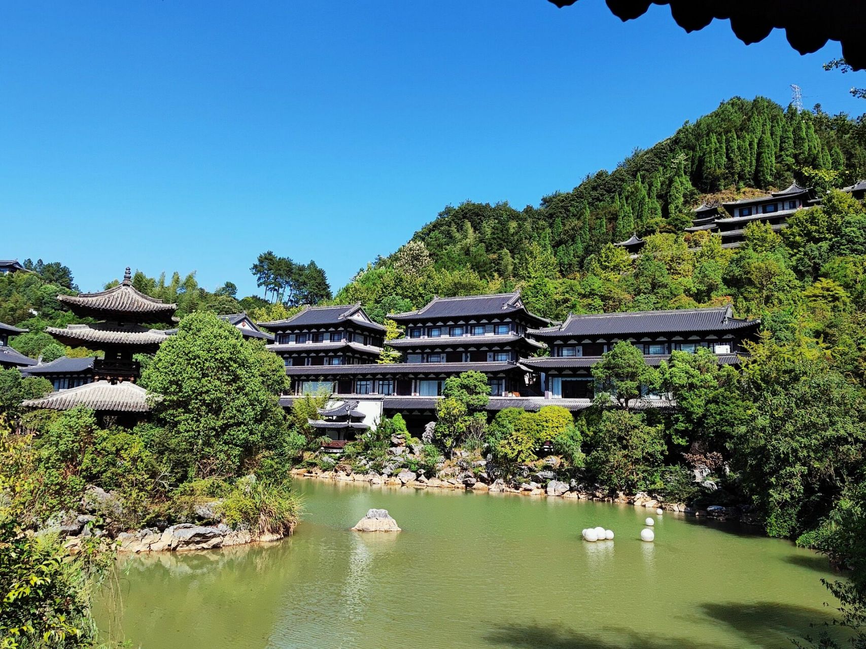 根宫佛国文化旅游区即 "开化县根博园" 位于浙江省开化县 我们从浙江