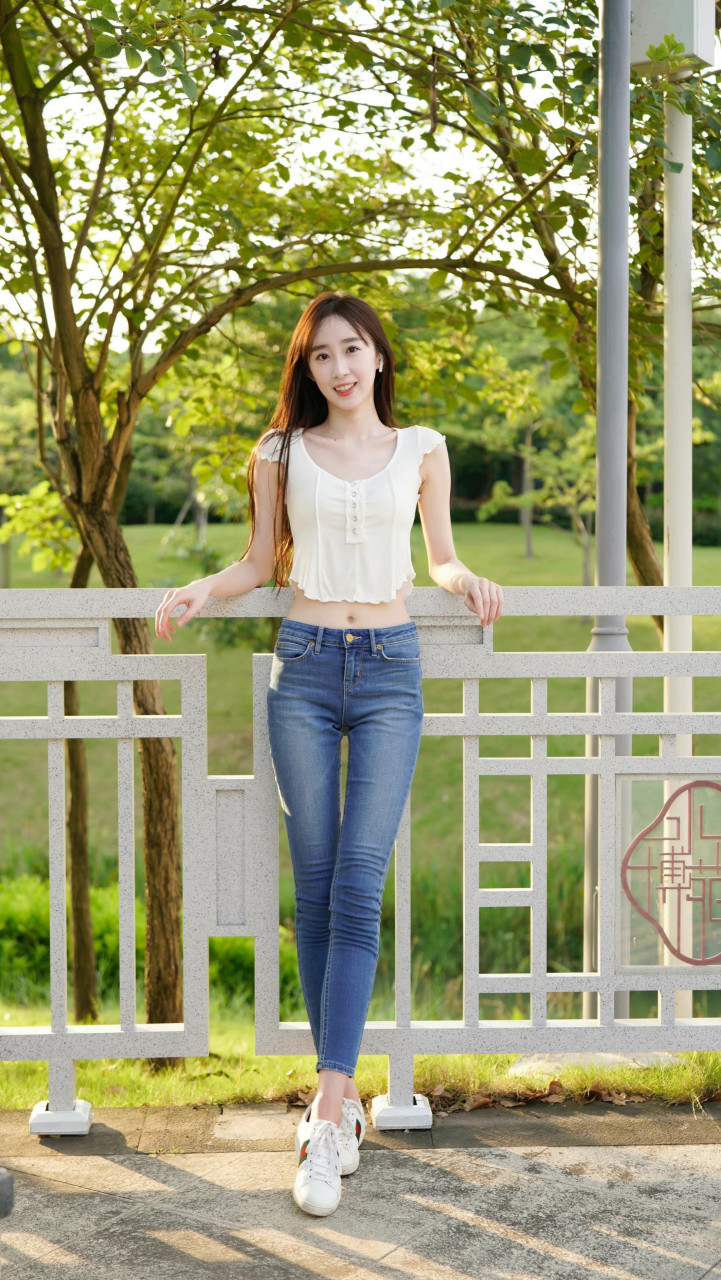 出生于1998年12月11日,射手座