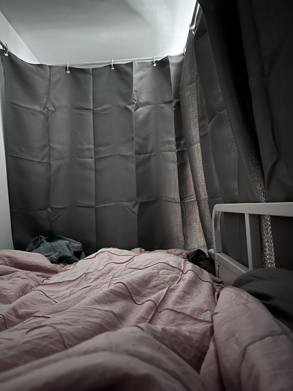 大学生 满课 但请假 大太阳 寝室 睡觉