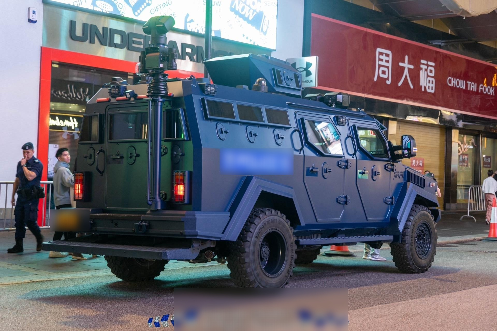 反恐特勤队 剑齿虎装甲车.香港警察