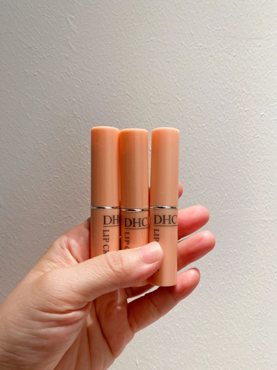 dhc润唇膏.真的让我觉得…. 这款含有橄榄油.维生素e.芦荟.