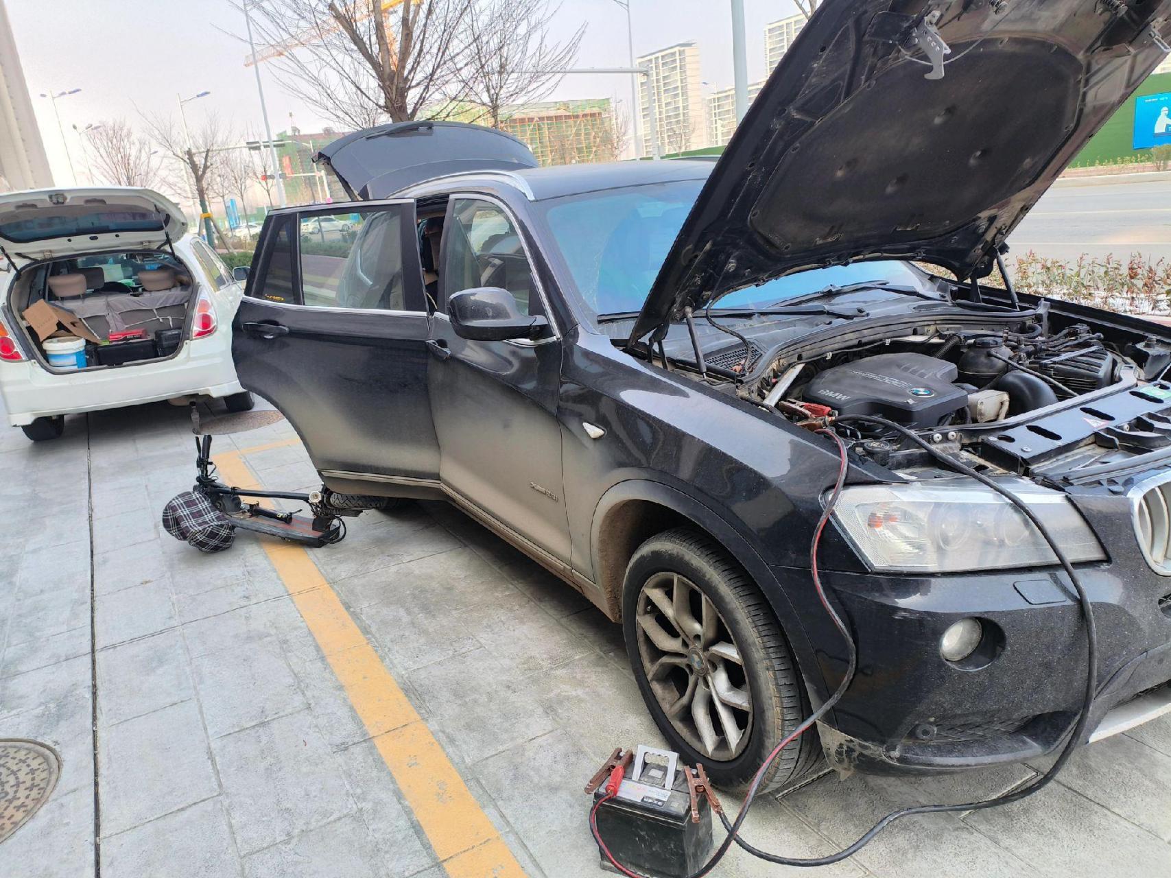 宝马x3更换瓦尔塔agm启停蓄电池,原厂瓦尔塔使用8年,车主再一次选择