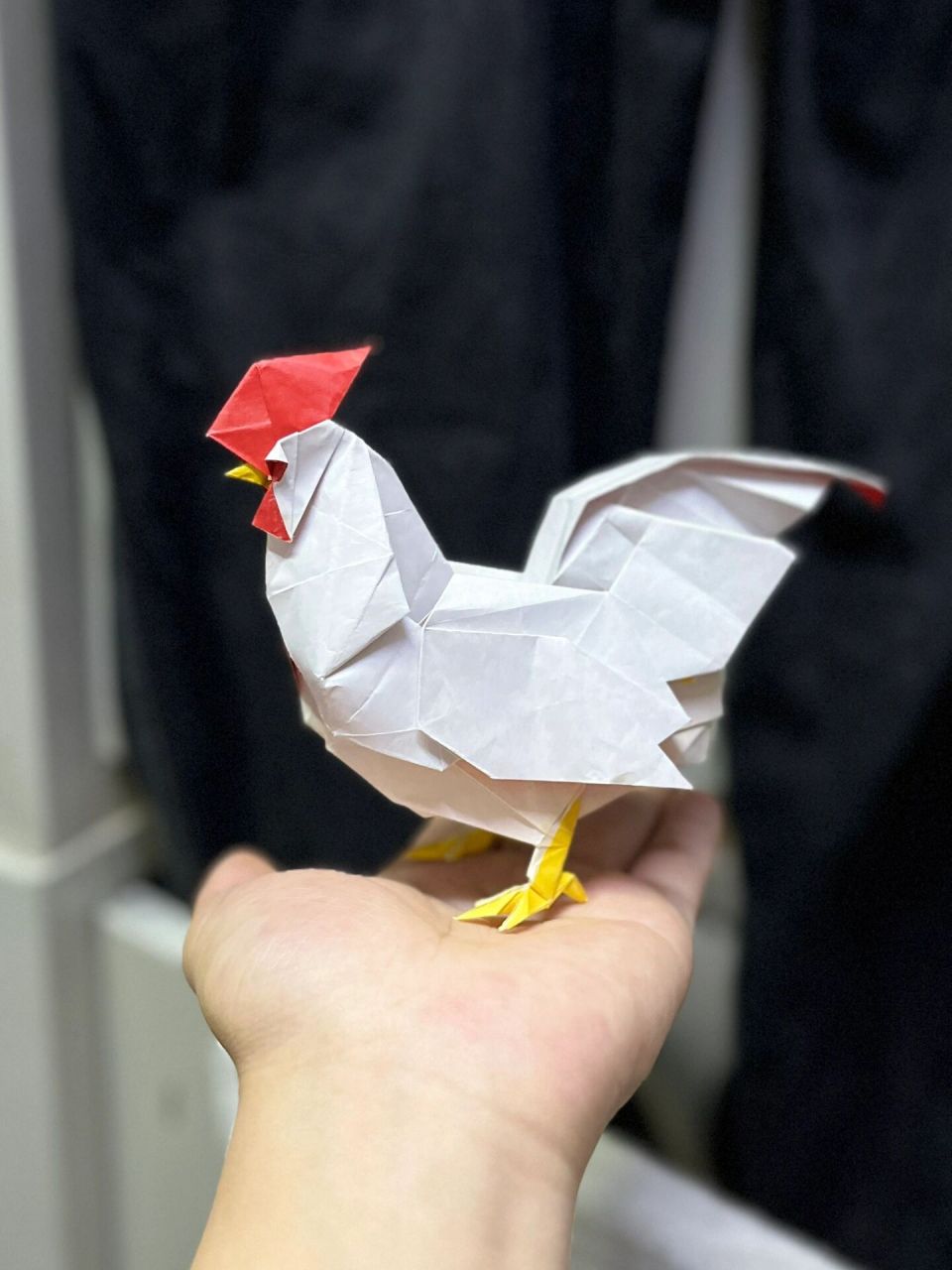 折纸公鸡94 设计:胜田恭平 折制: 用纸:24cm教育折纸*2  颜值超高的