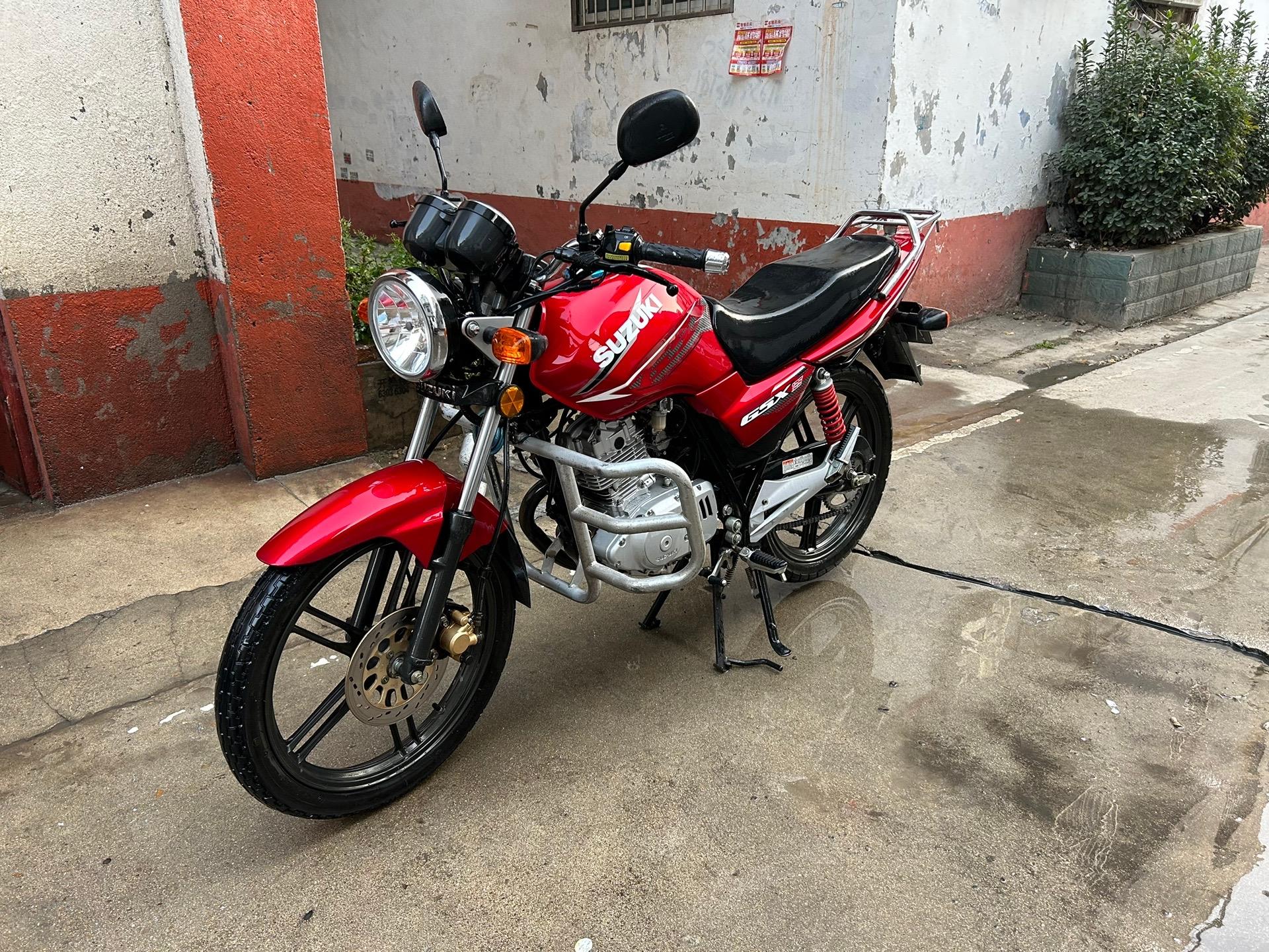 12年铃木gsx125.手续齐全 车况新 1.6万公里精品车况