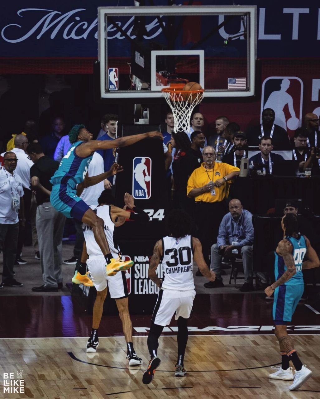 世界名画 #篮球# #nba# #篮球头像壁纸# #文班亚马