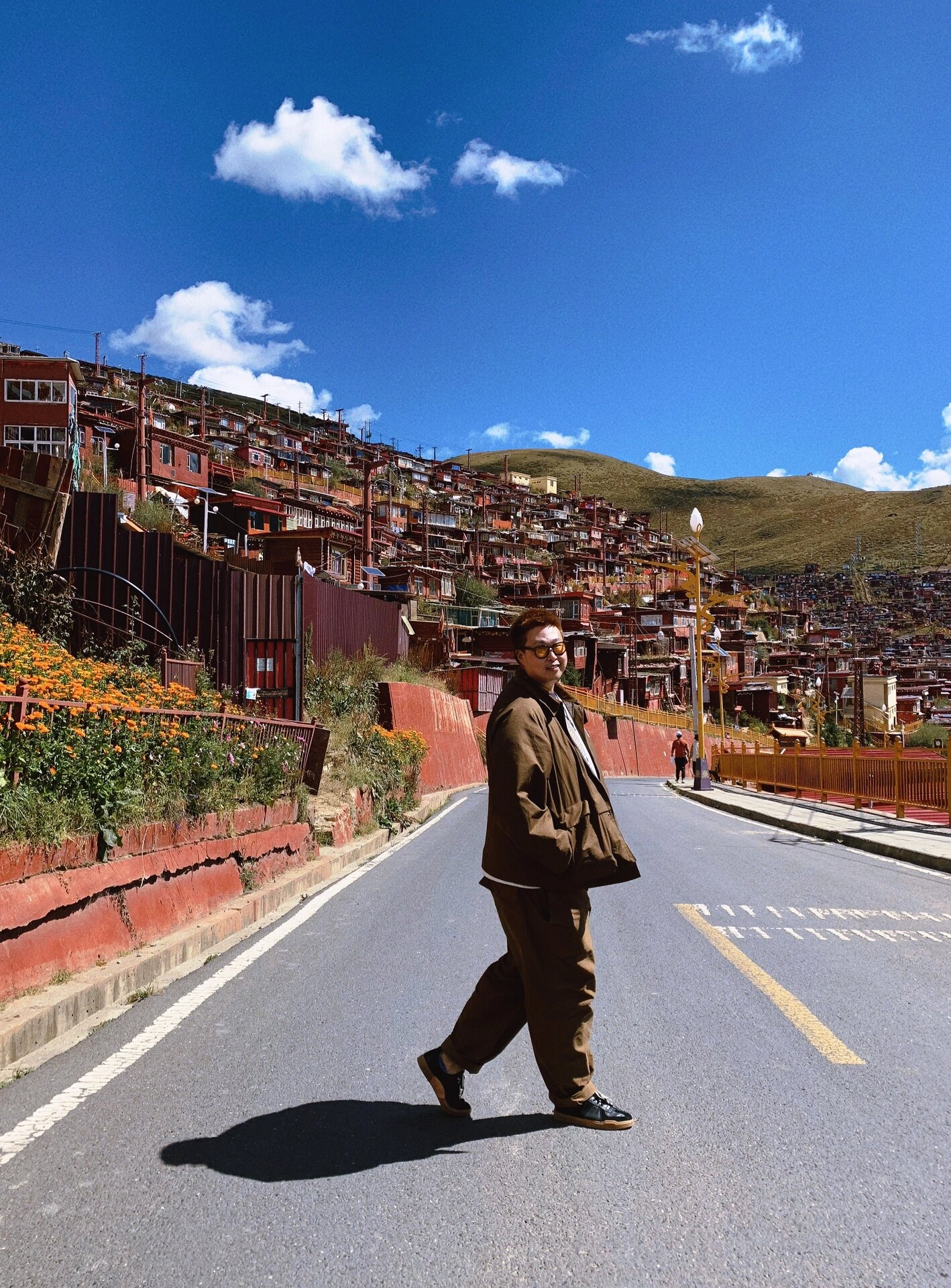 色达佛学院,海拔4000米,缺氧但不缺信仰.